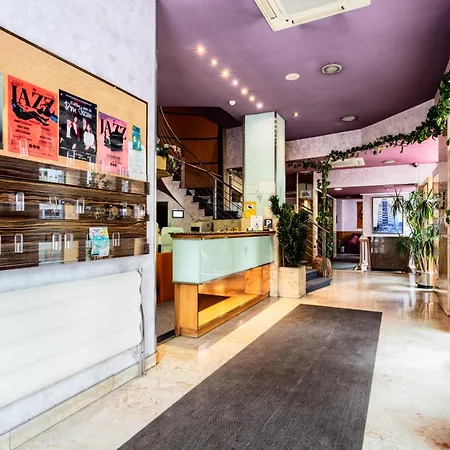 格兰大道酒店 3*