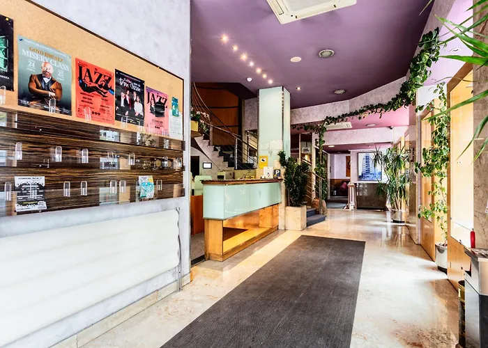 格兰大道酒店 3*